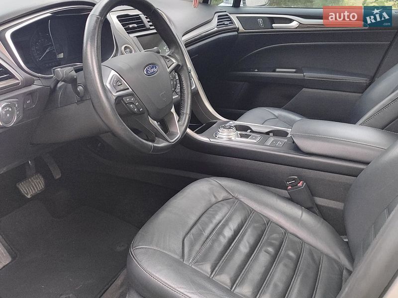 Седан Ford Fusion 2017 в Краснограді