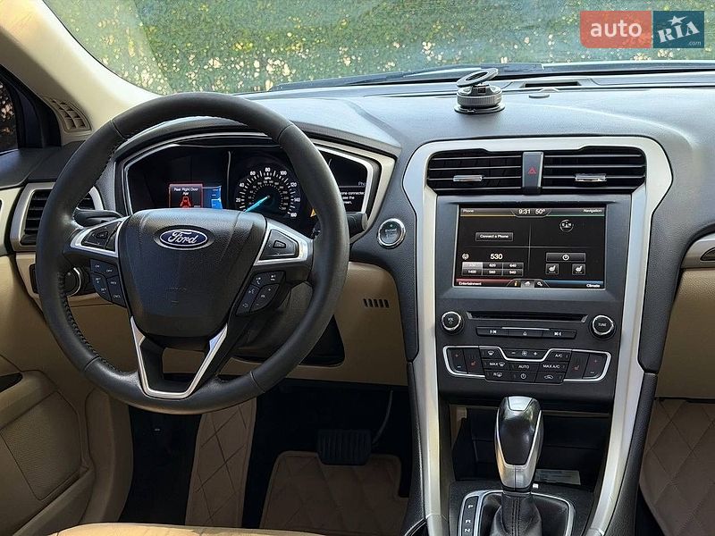 Седан Ford Fusion 2016 в Стрию