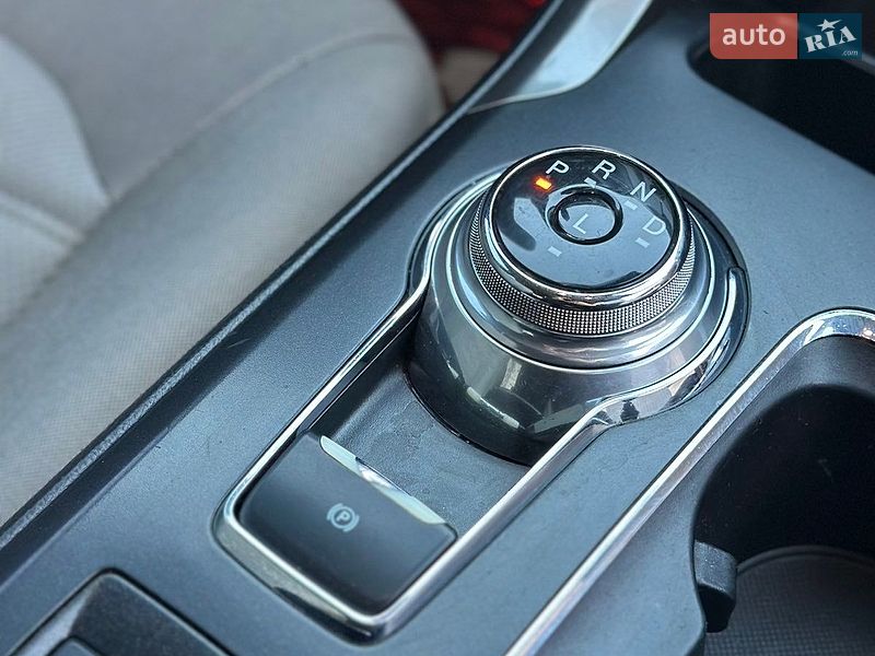 Седан Ford Fusion 2019 в Ужгороді