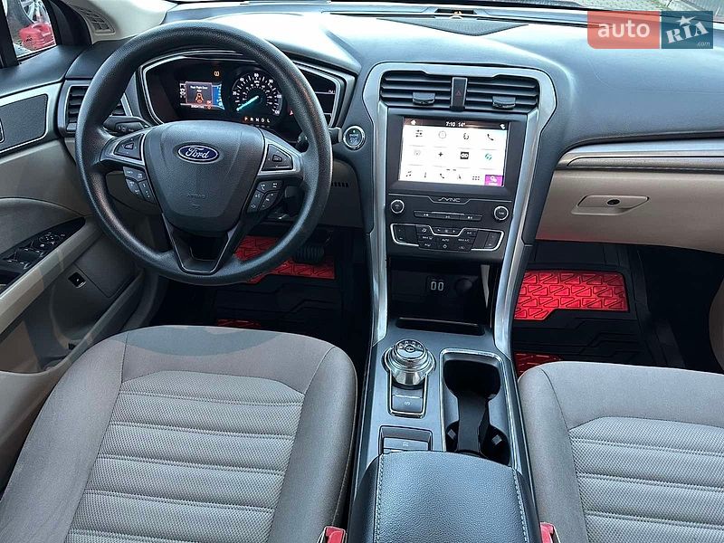 Седан Ford Fusion 2019 в Ужгороді