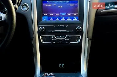 Ford Fusion 2020
