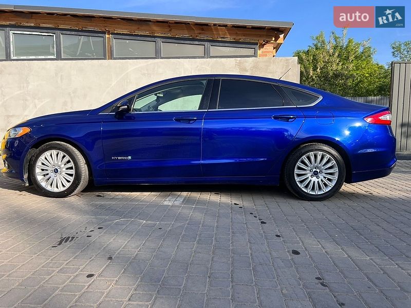 Седан Ford Fusion 2016 в Измаиле