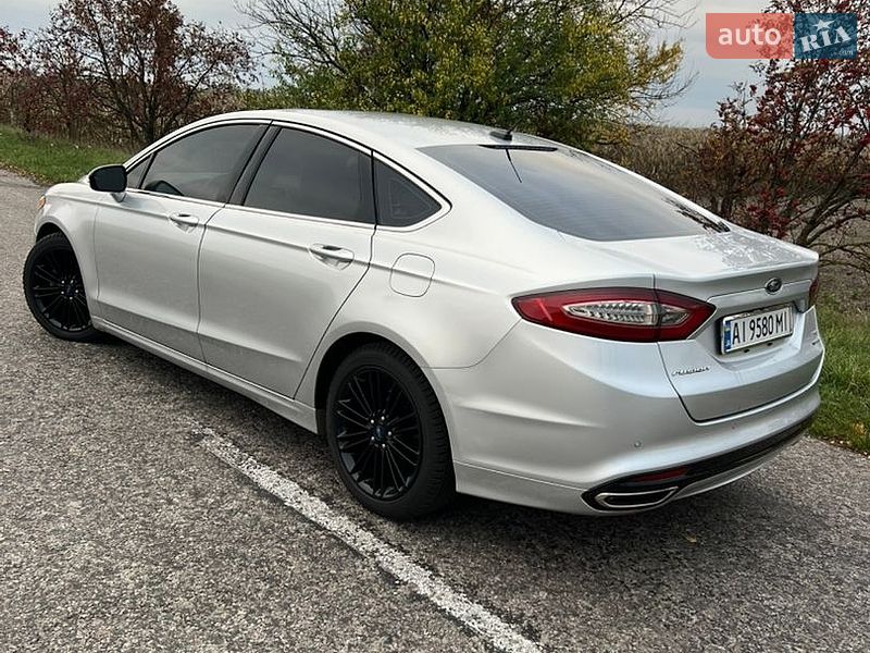 Седан Ford Fusion 2015 в Узине