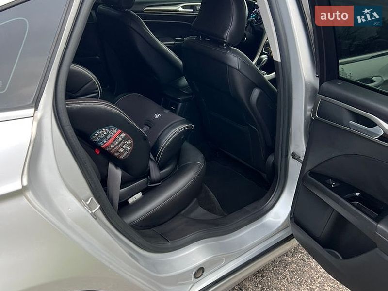 Седан Ford Fusion 2015 в Узине