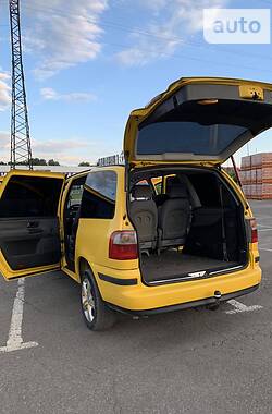 Минивэн Ford Galaxy 2005 в 