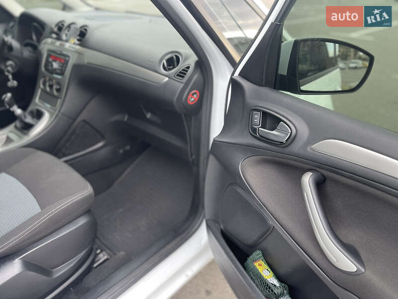 Минивэн Ford Galaxy 2011 в Киеве