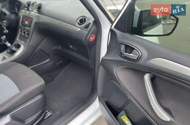 Минивэн Ford Galaxy 2011 в 