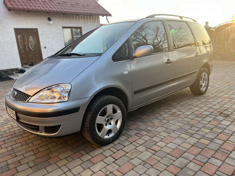 Минивэн Ford Galaxy 2004 в Новоселице