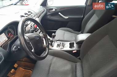 Минивэн Ford Galaxy 2010 в 