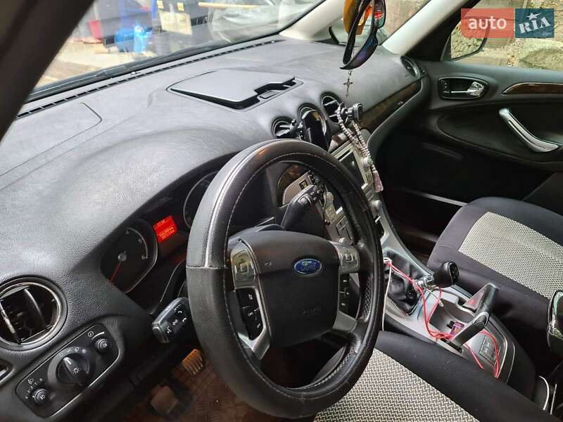Мінівен Ford Galaxy 2006 в Мукачевому