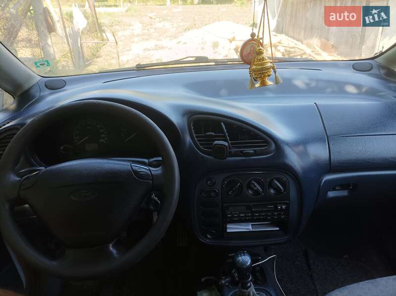 Минивэн Ford Galaxy 1998 в 