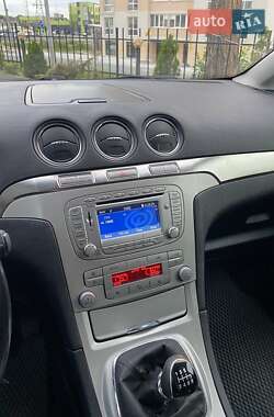 Минивэн Ford Galaxy 2009 в 