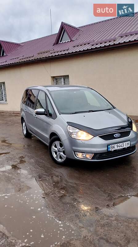 Минивэн Ford Galaxy 2010 в 