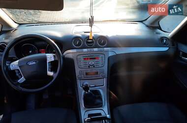 Минивэн Ford Galaxy 2009 в 