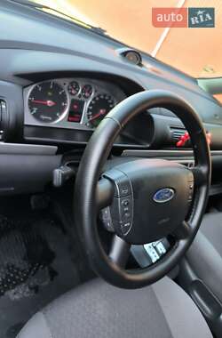 Минивэн Ford Galaxy 2003 в 