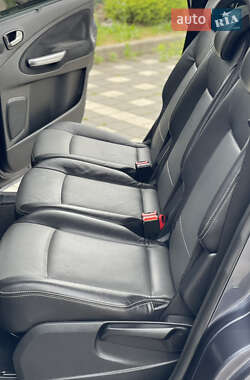 Минивэн Ford Galaxy 2010 в 