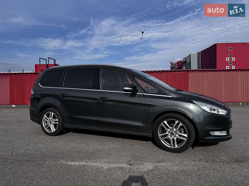 Минивэн Ford Galaxy 2017 в 