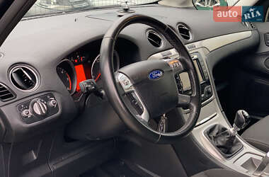 Минивэн Ford Galaxy 2010 в 