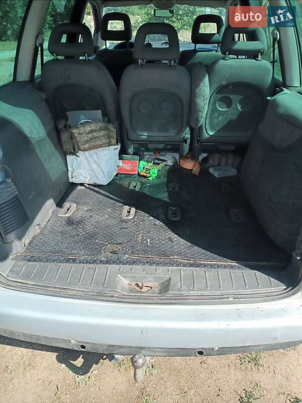 Мінівен Ford Galaxy 2002 в Краматорську