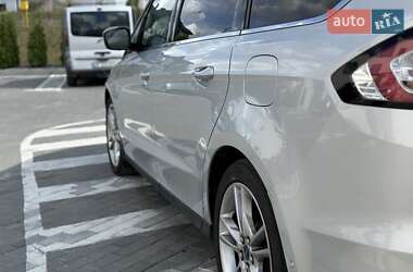 Минивэн Ford Galaxy 2019 в 