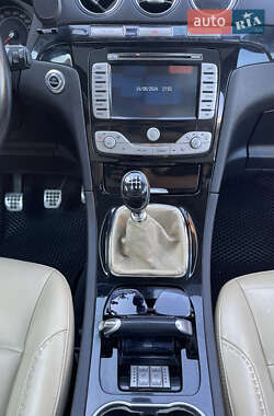 Минивэн Ford Galaxy 2010 в 