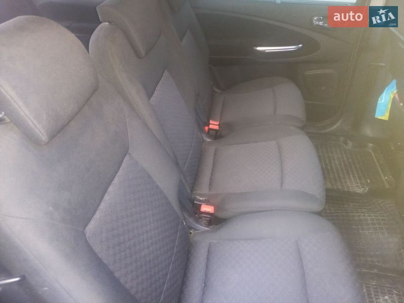 Минивэн Ford Galaxy 2007 в Выгоде