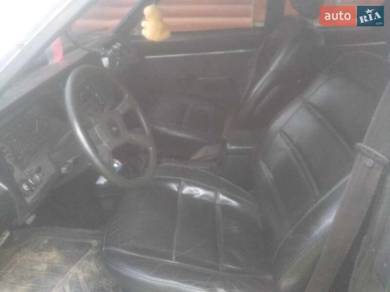 Седан Ford Granada 1979 в Надворной