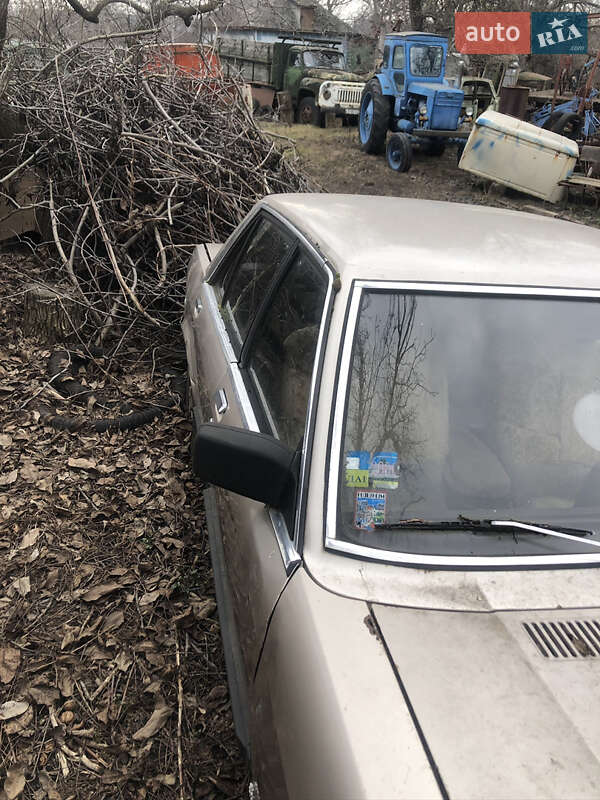 Седан Ford Granada 1983 в Голованевске