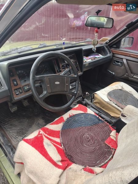 Седан Ford Granada 1982 в Каменец-Подольском