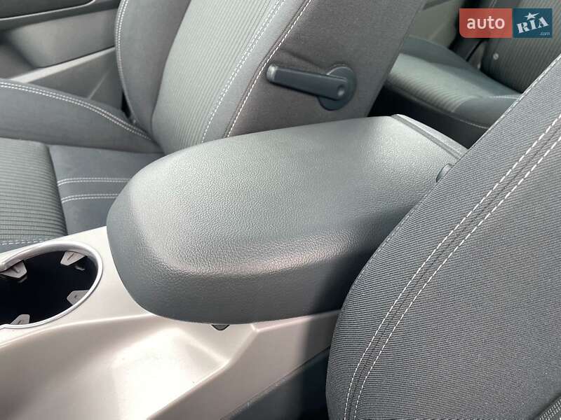 Минивэн Ford Grand C-Max 2011 в Богуславе фото 70 Минивэн Ford Grand C-Max 2011 в Богуславе