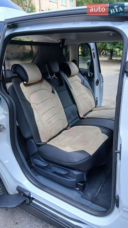 Минивэн Ford Grand C-Max 2011 в Тернополе