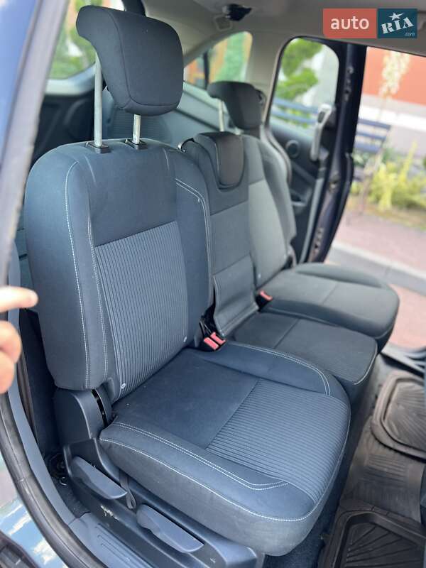 Минивэн Ford Grand C-Max 2012 в Стрые