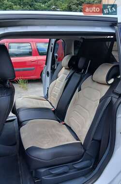 Минивэн Ford Grand C-Max 2011 в 