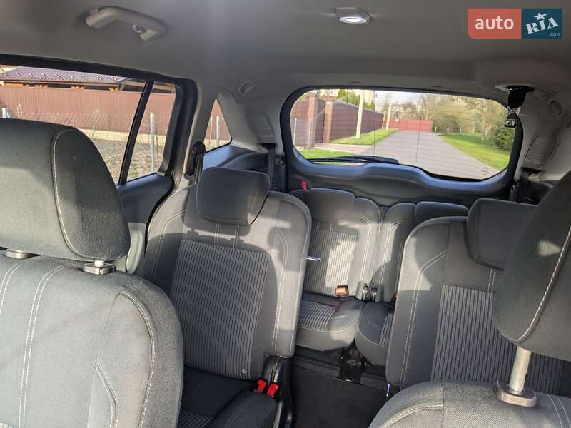 Мінівен Ford Grand C-Max 2010 в Радивиліві