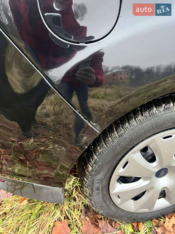 Минивэн Ford Grand C-Max 2011 в Городке
