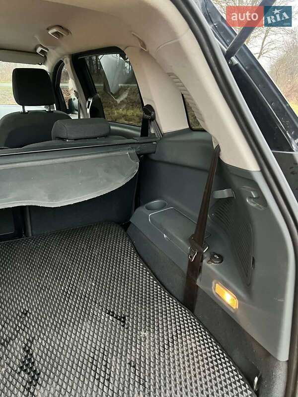 Минивэн Ford Grand C-Max 2011 в Городке