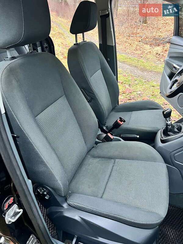 Минивэн Ford Grand C-Max 2011 в Городке