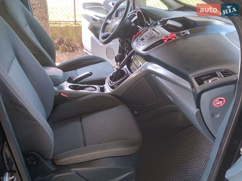 Минивэн Ford Grand C-Max 2011 в Перечине