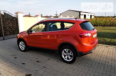 Позашляховик / Кросовер Ford Kuga 2012 в 