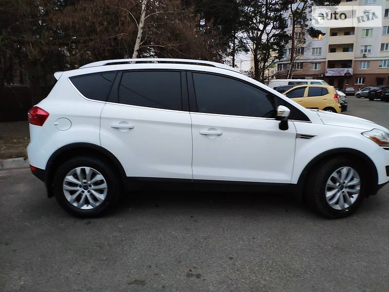 Позашляховик / Кросовер Ford Kuga 2013 в Києві
