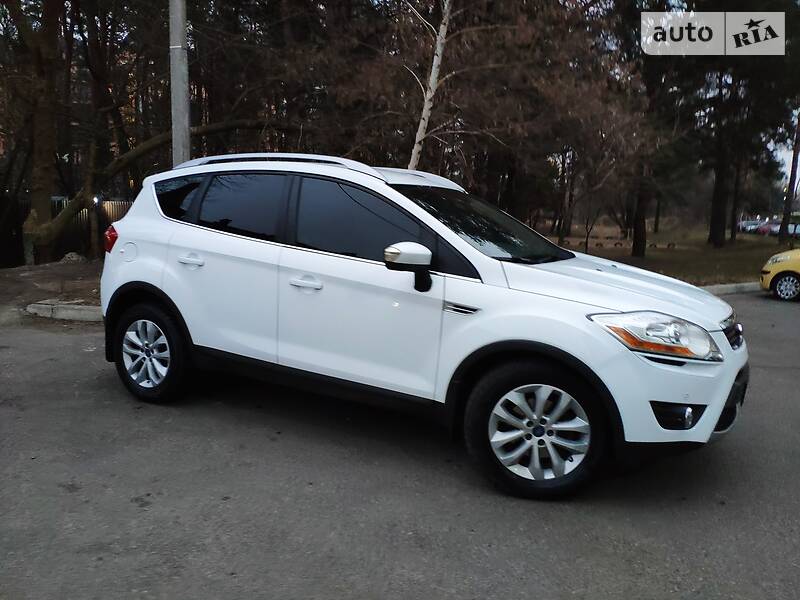 Позашляховик / Кросовер Ford Kuga 2013 в Києві