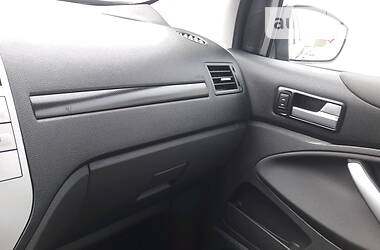 Позашляховик / Кросовер Ford Kuga 2011 в 