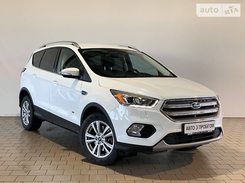 Позашляховик / Кросовер Ford Kuga 2017 в Києві