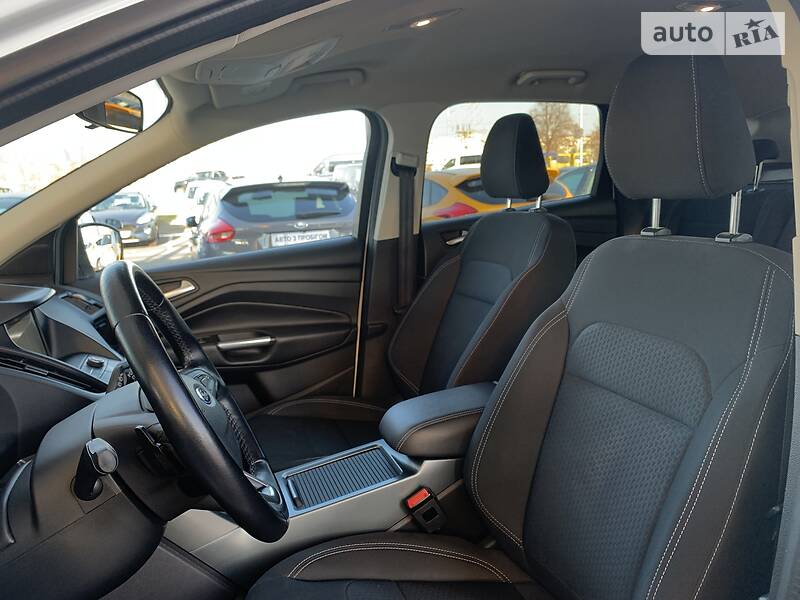 Позашляховик / Кросовер Ford Kuga 2017 в Києві