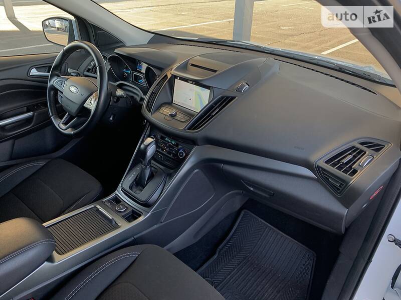Позашляховик / Кросовер Ford Kuga 2017 в Києві