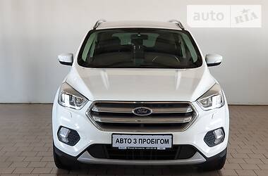 Позашляховик / Кросовер Ford Kuga 2017 в 