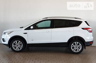 Позашляховик / Кросовер Ford Kuga 2017 в 