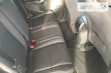 Позашляховик / Кросовер Ford Kuga 2017 в 