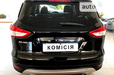 Позашляховик / Кросовер Ford Kuga 2015 в 