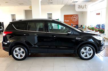 Позашляховик / Кросовер Ford Kuga 2015 в 